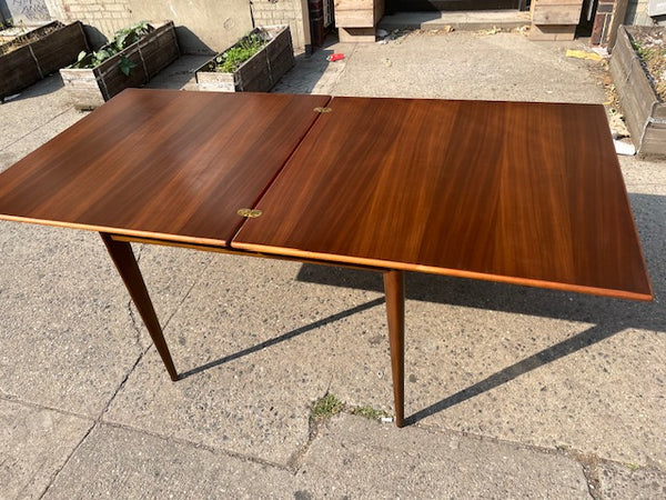 Mid century modern extending dining table 36x36x29" tall extends to 36x72"