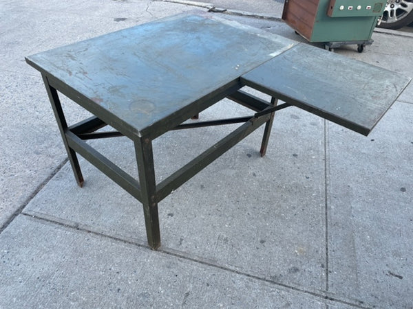 Collapsable ‘L’ Shaped Industrial Work Bench