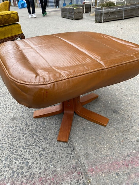 Skippers Mobler Leather Ottoman