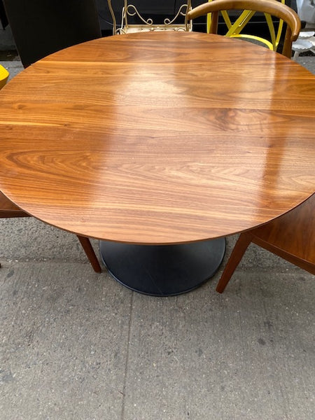 Room and board dining table 42x29”tall