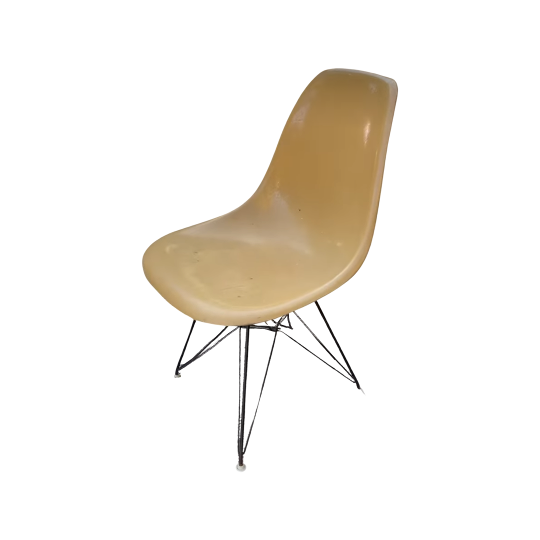 Herman Miller Fiberglass Shell Chair with Black Eiffel Base