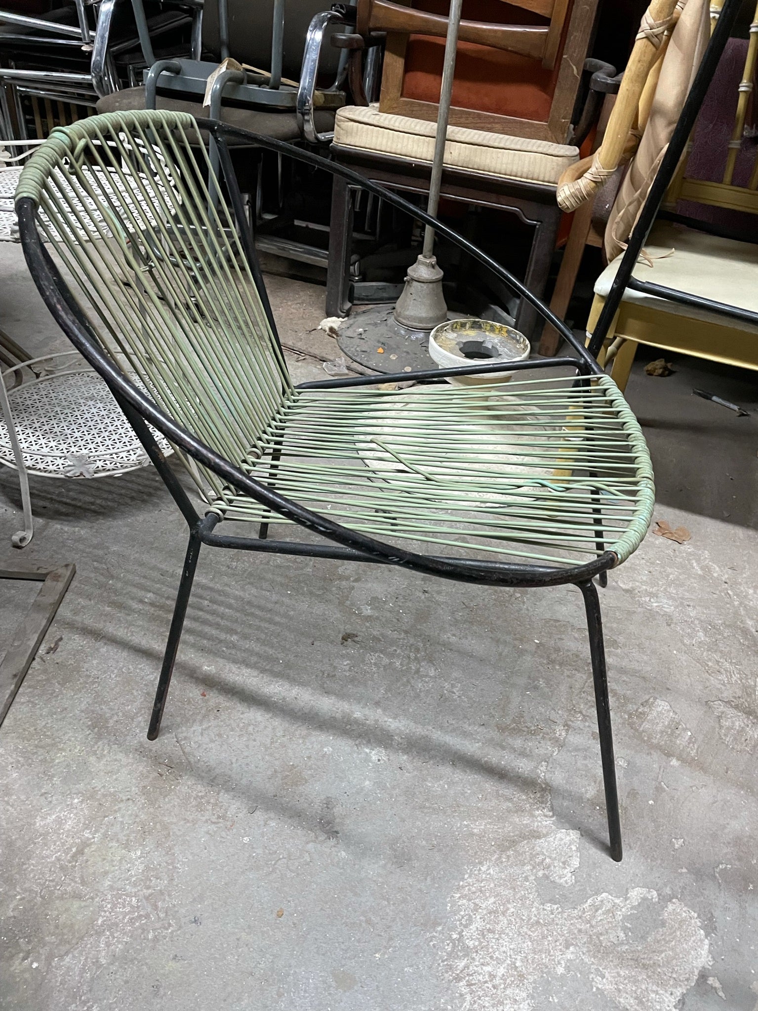 Macarrão Chair Style Hoop Accent Chair