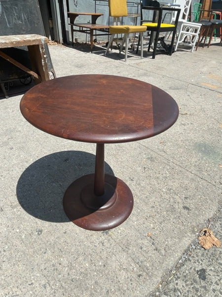 American Mid-Century Modern Small Walnut End Cocktail Table
